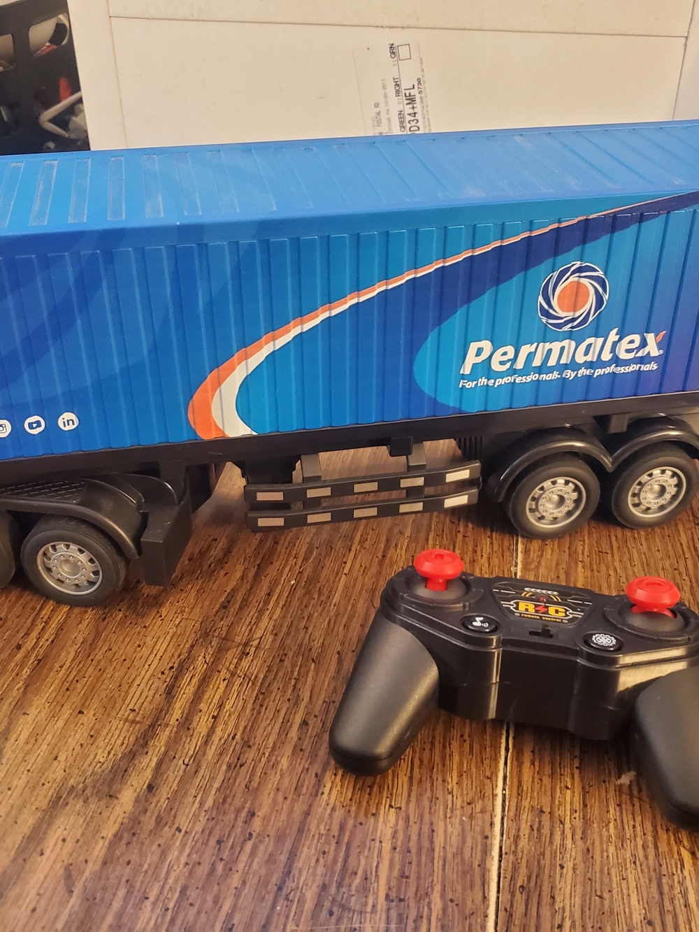 Remote Control Tractor Trailer Permatex - Picture 4 of 7